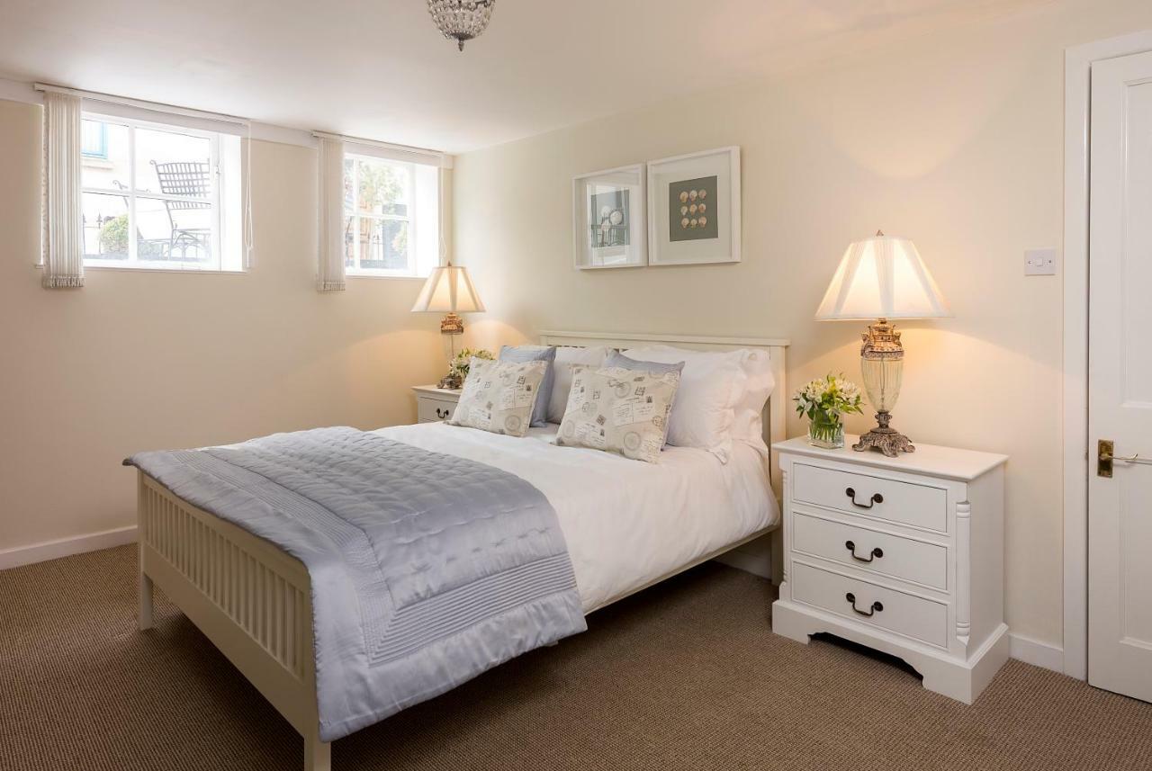 Albany Apartment Уитби Екстериор снимка
