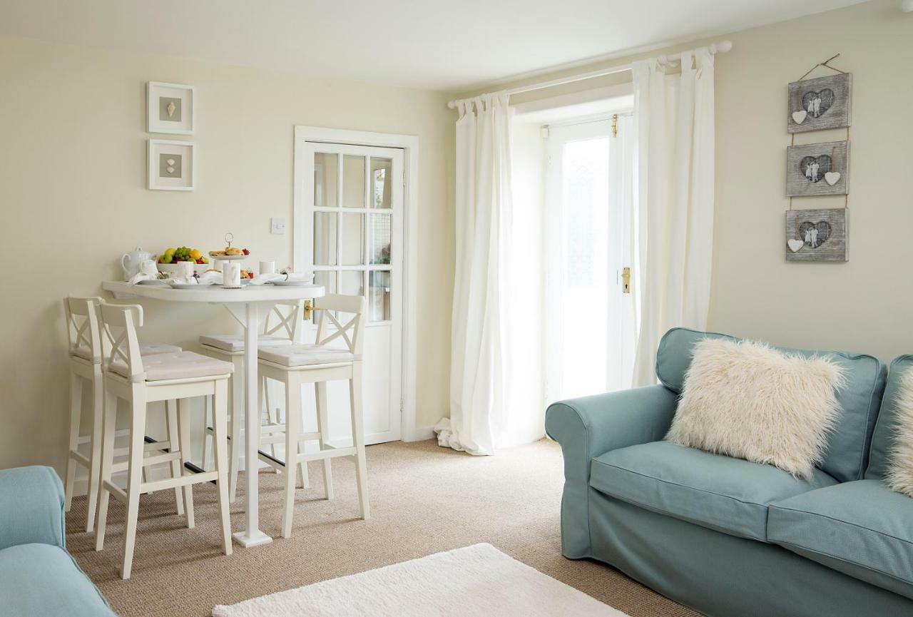 Albany Apartment Уитби Екстериор снимка